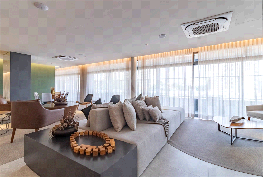 Apartamento com varanda integrada e vista para o Parque Villa-Lobos