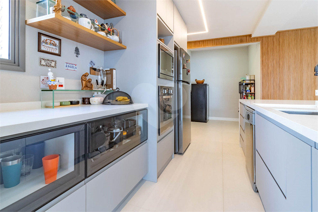 Apartamento com varanda integrada e vista para o Parque Villa-Lobos