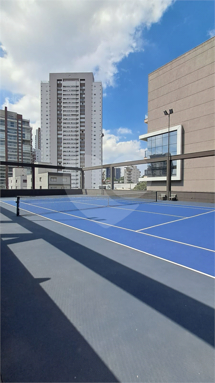 Apartamento com varanda integrada e vista para o Parque Villa-Lobos