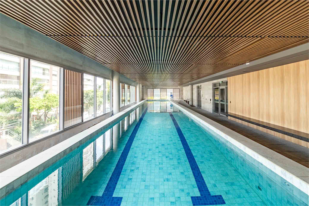 Apartamento com varanda integrada e vista para o Parque Villa-Lobos