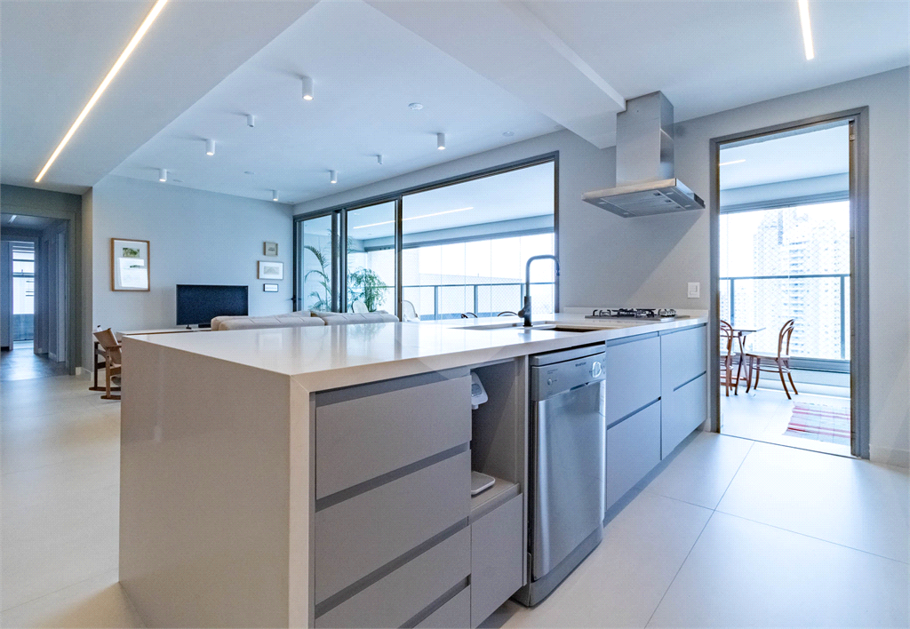 Apartamento com varanda integrada e vista para o Parque Villa-Lobos