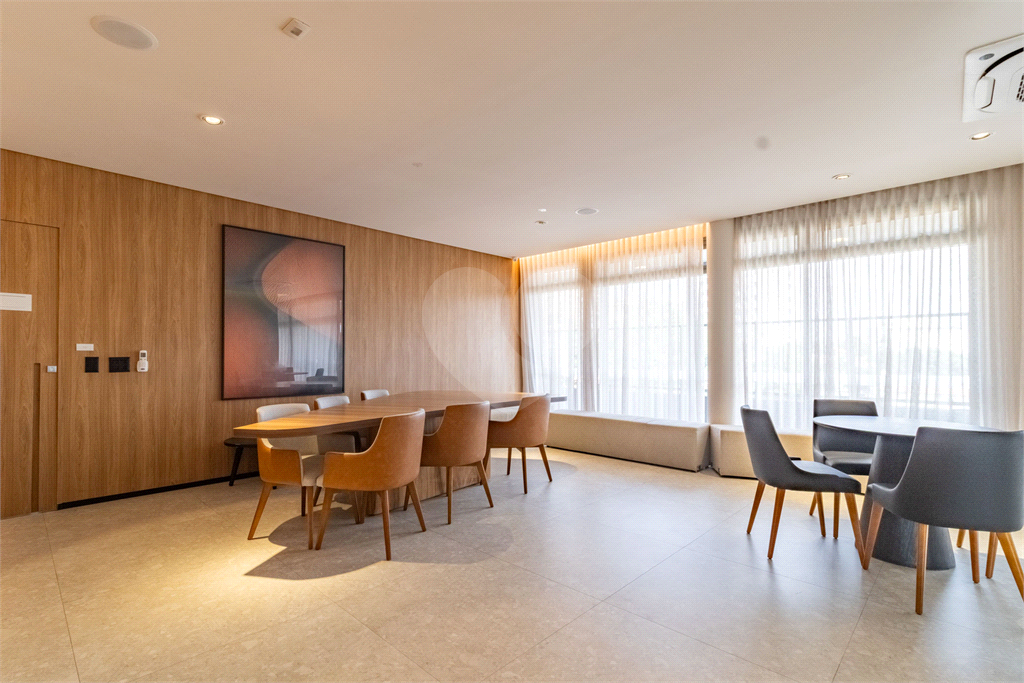 Apartamento com varanda integrada e vista para o Parque Villa-Lobos