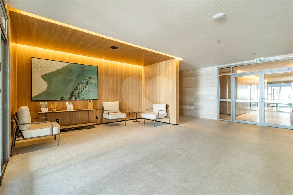 Apartamento com varanda integrada e vista para o Parque Villa-Lobos