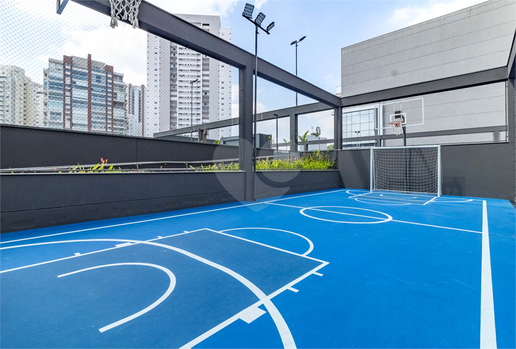 Apartamento com varanda integrada e vista para o Parque Villa-Lobos