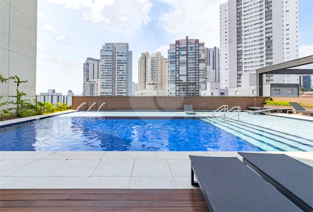 Apartamento com varanda integrada e vista para o Parque Villa-Lobos