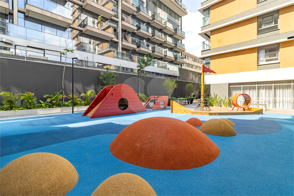 Apartamento com varanda integrada e vista para o Parque Villa-Lobos