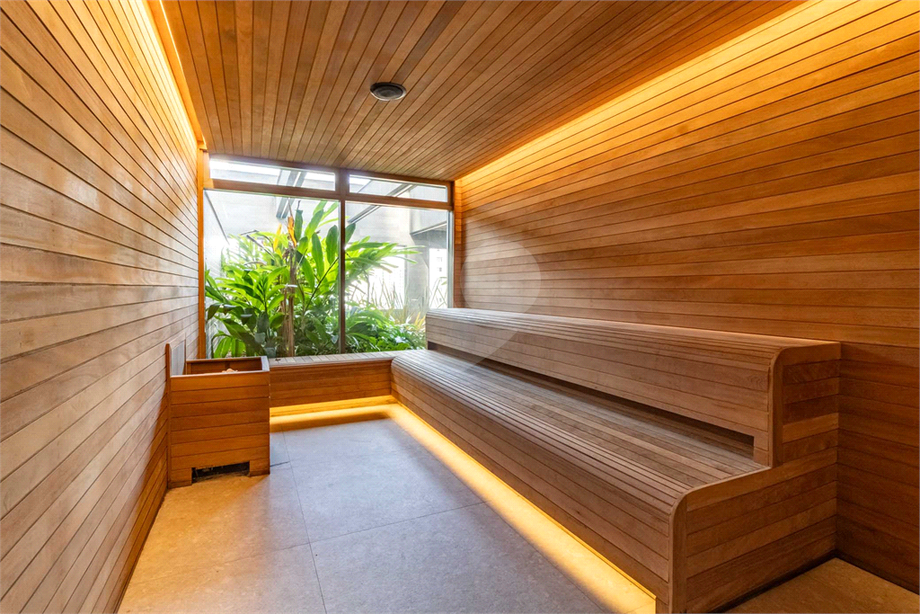 Apartamento com varanda integrada e vista para o Parque Villa-Lobos