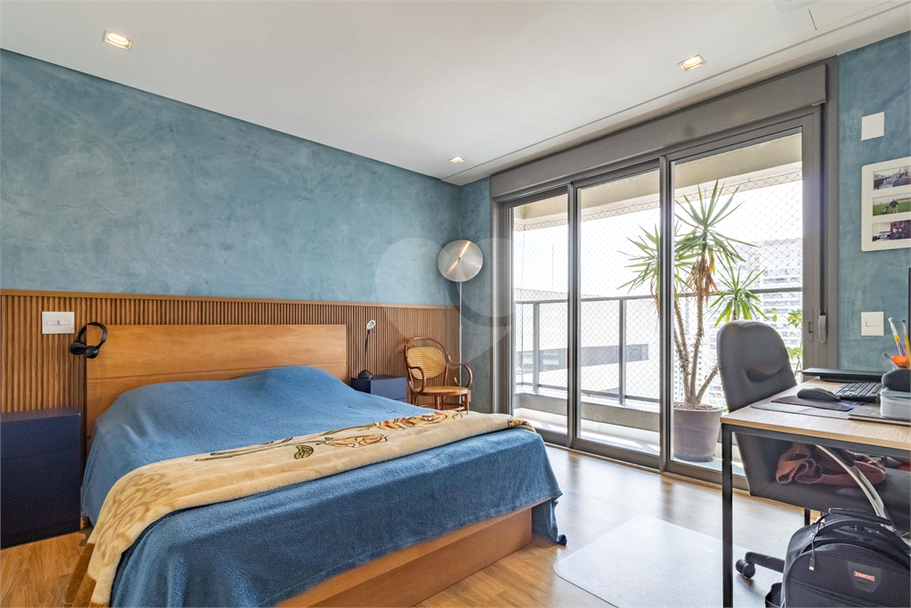 Apartamento com varanda integrada e vista para o Parque Villa-Lobos