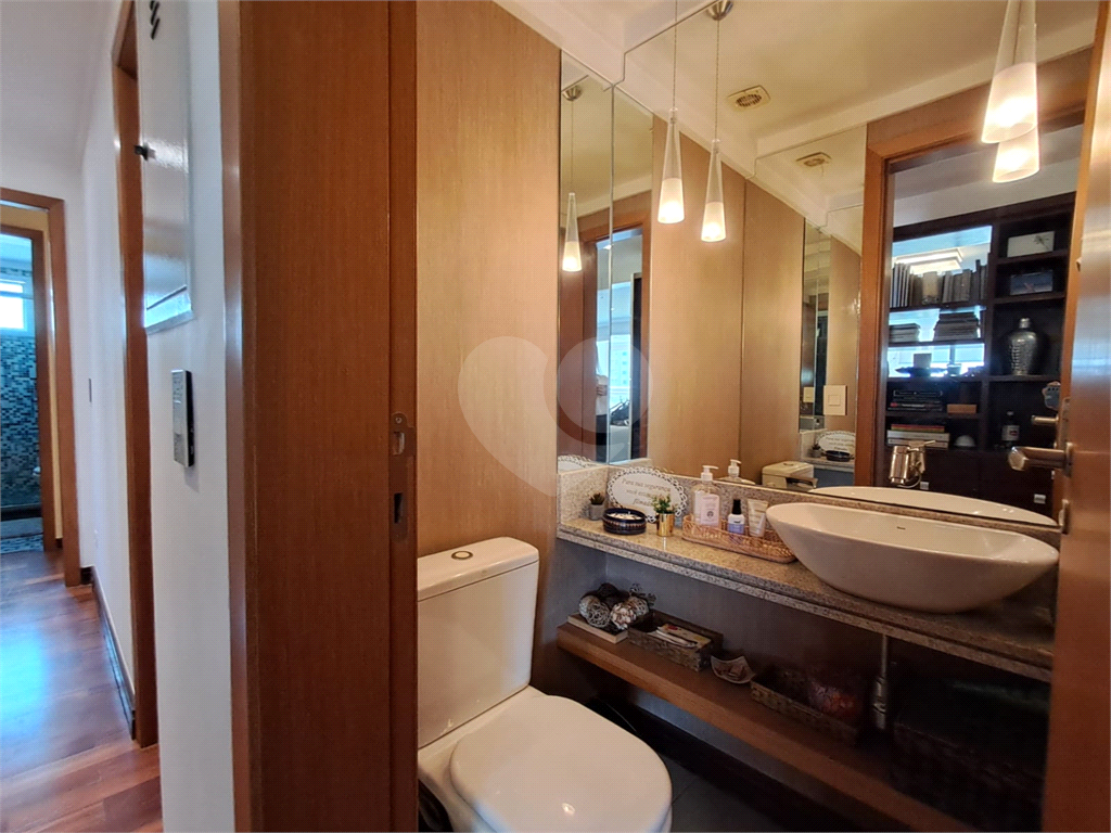 Imóvel de 144m² 3 suítes, sala de estar integrada a varanda gourmet 3 vagas fixas Pompéia