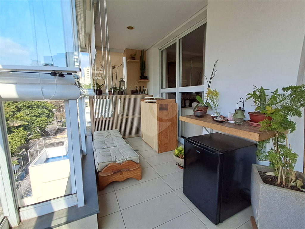 Imóvel de 144m² 3 suítes, sala de estar integrada a varanda gourmet 3 vagas fixas Pompéia