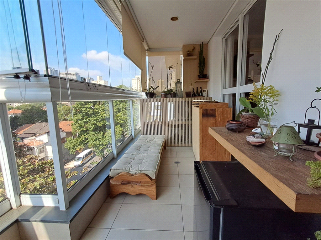 Imóvel de 144m² 3 suítes, sala de estar integrada a varanda gourmet 3 vagas fixas Pompéia