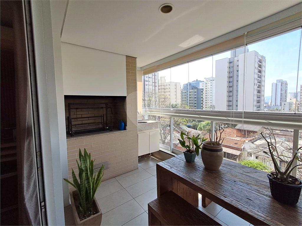 Imóvel de 144m² 3 suítes, sala de estar integrada a varanda gourmet 3 vagas fixas Pompéia