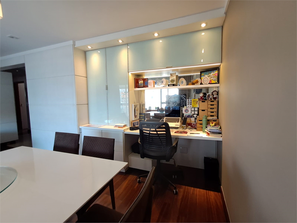 Imóvel de 144m² 3 suítes, sala de estar integrada a varanda gourmet 3 vagas fixas Pompéia