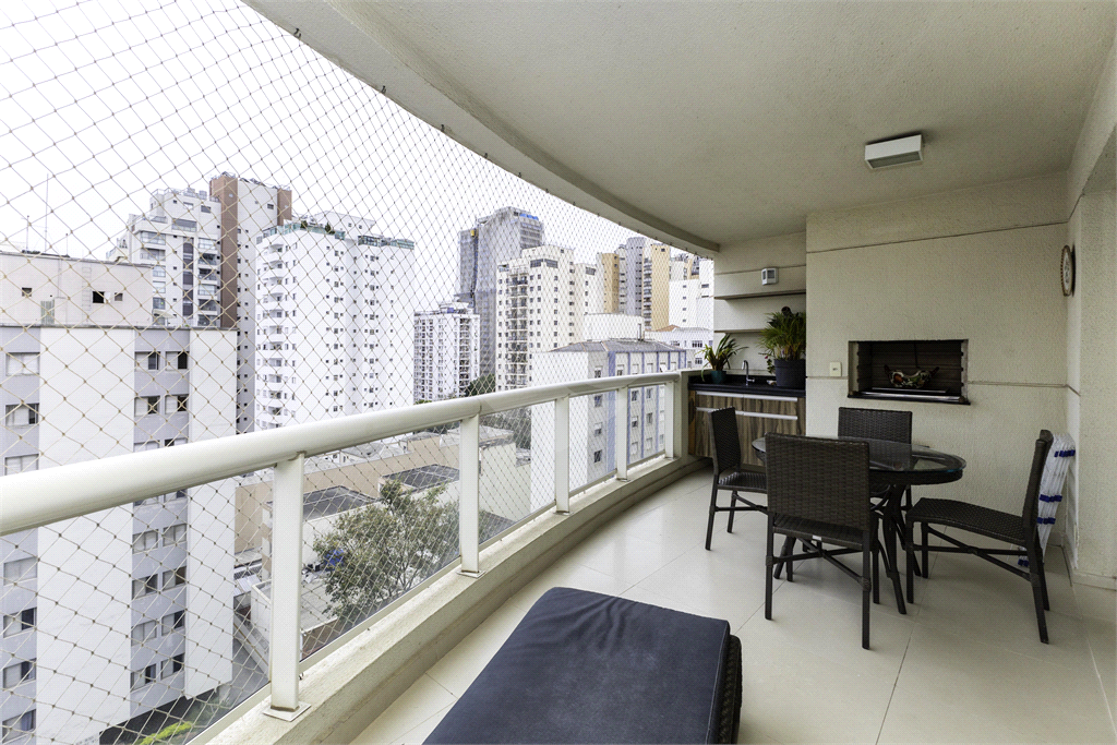 Apartamento - Perdizes - 3 Dormitórios - 180 m²