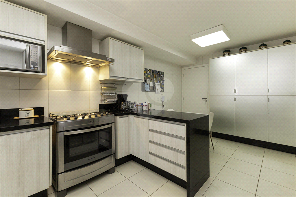Apartamento - Perdizes - 3 Dormitórios - 180 m²