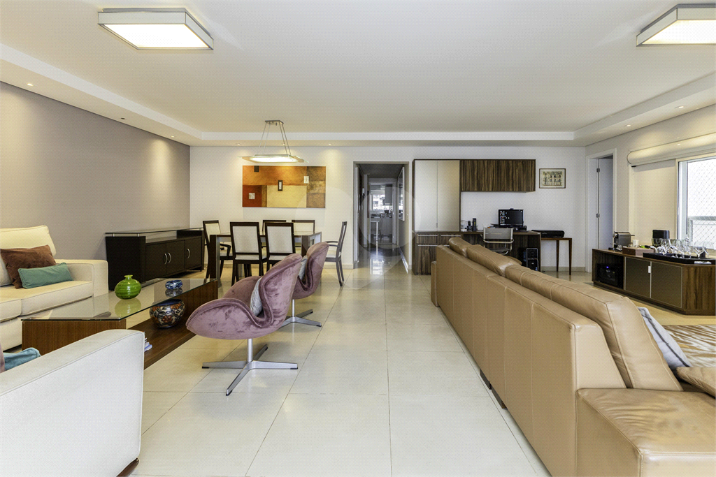 Apartamento - Perdizes - 3 Dormitórios - 180 m²