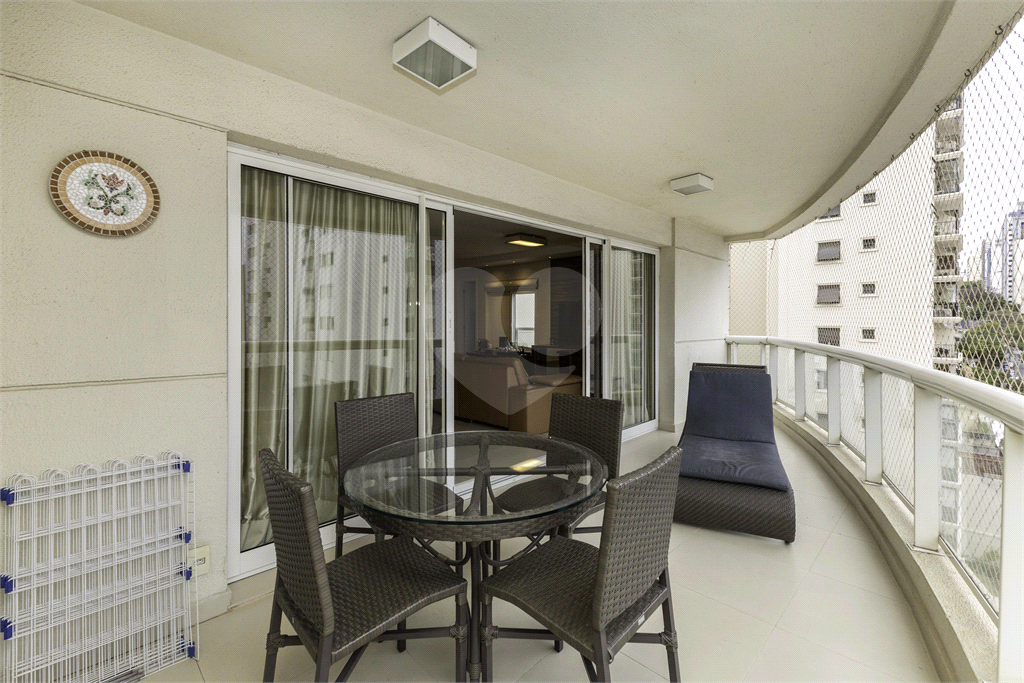 Apartamento - Perdizes - 3 Dormitórios - 180 m²