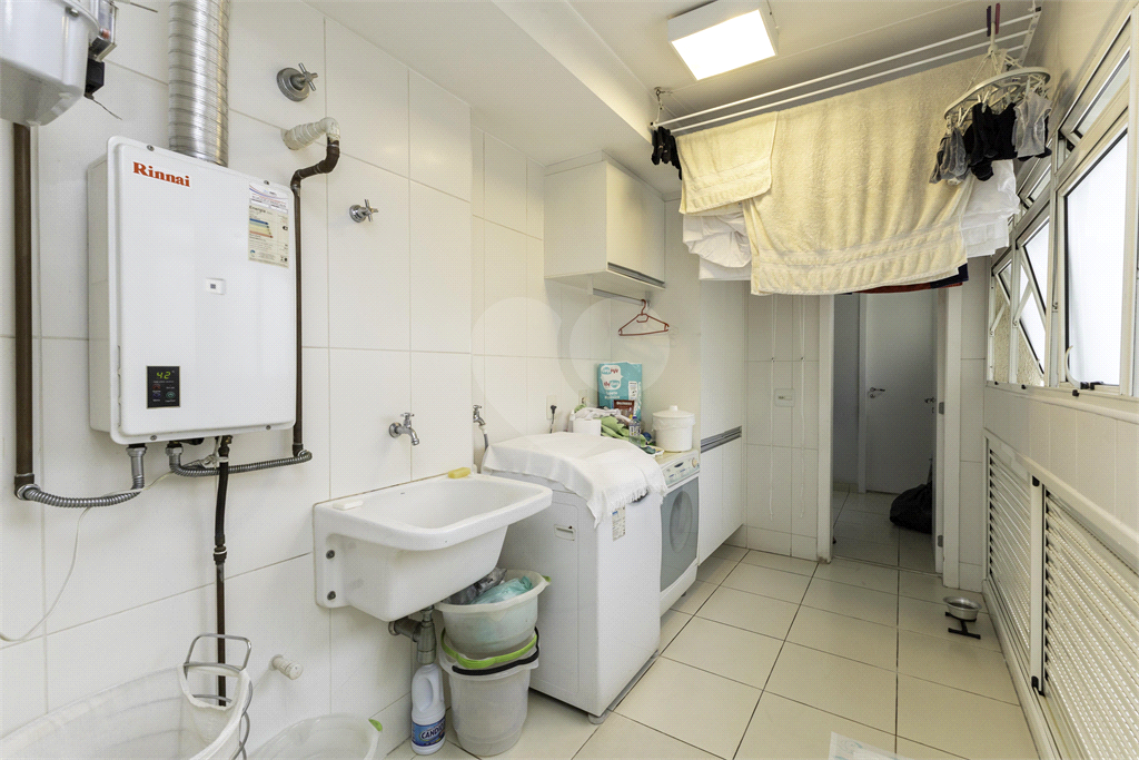 Apartamento - Perdizes - 3 Dormitórios - 180 m²
