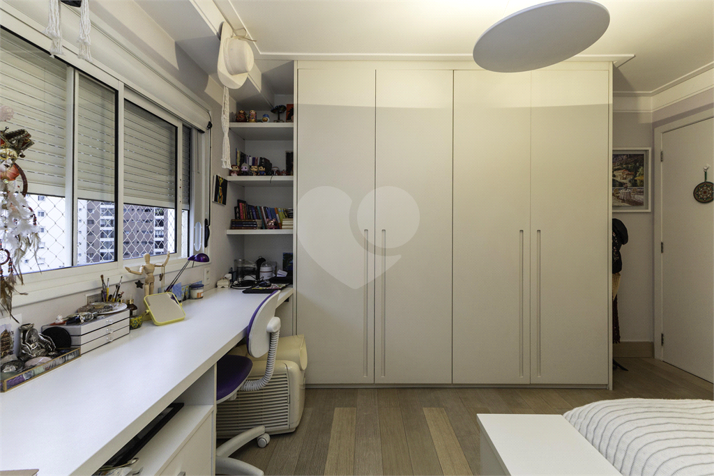 Apartamento - Perdizes - 3 Dormitórios - 180 m²