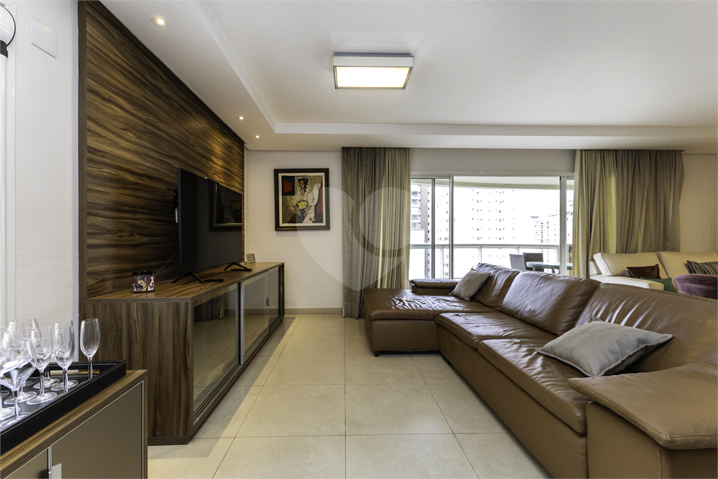 Apartamento - Perdizes - 3 Dormitórios - 180 m²