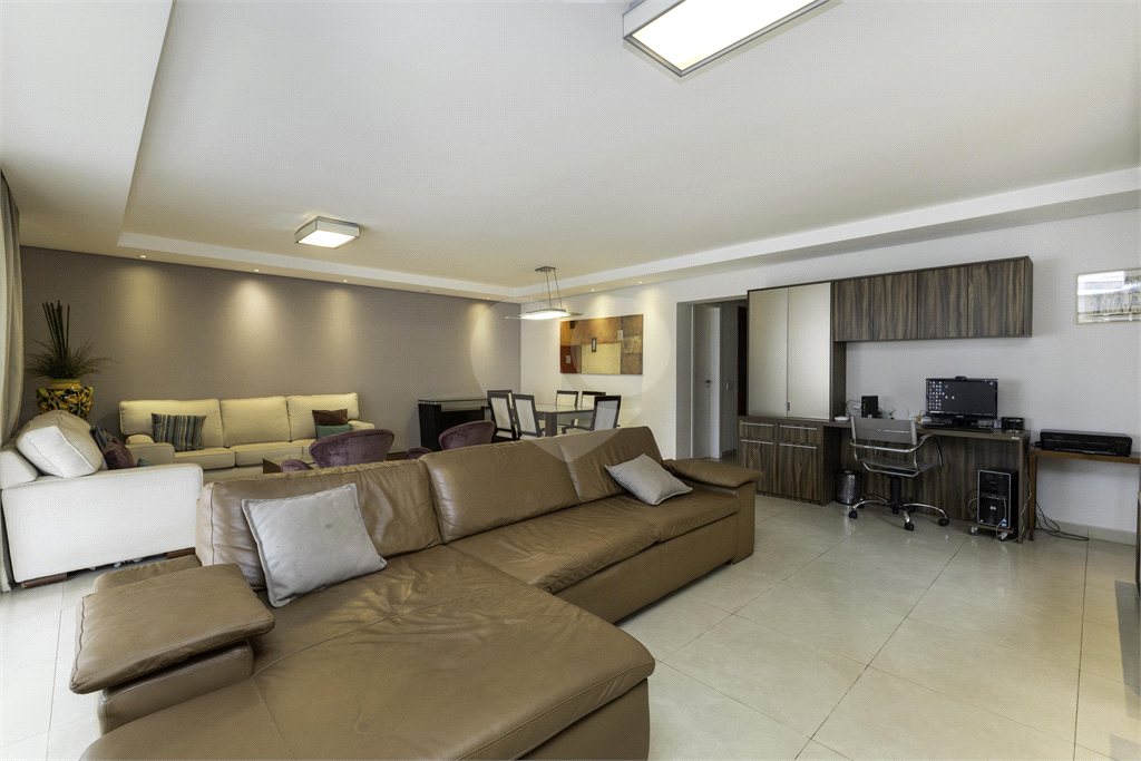 Apartamento - Perdizes - 3 Dormitórios - 180 m²