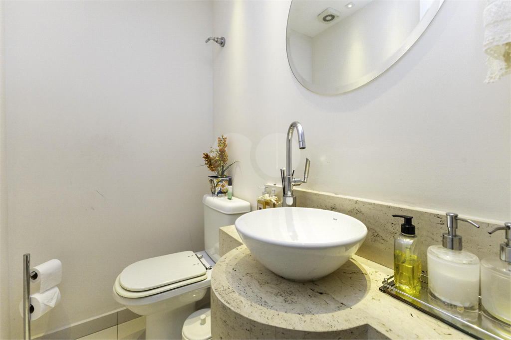 Apartamento - Perdizes - 3 Dormitórios - 180 m²