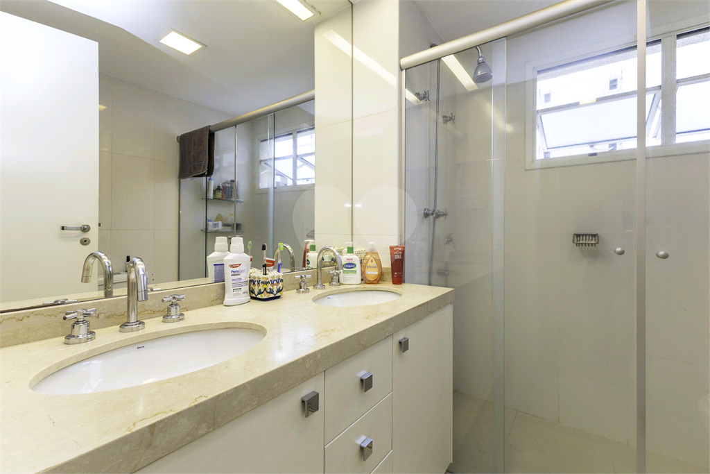 Apartamento - Perdizes - 3 Dormitórios - 180 m²