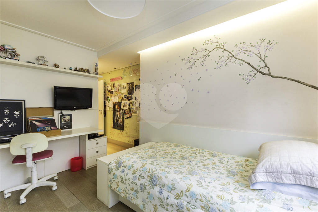Apartamento - Perdizes - 3 Dormitórios - 180 m²