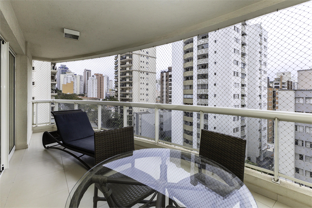 Apartamento - Perdizes - 3 Dormitórios - 180 m²