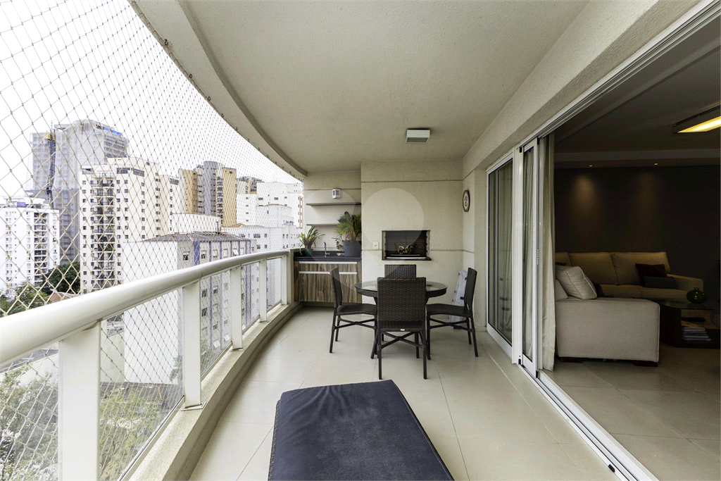 Apartamento - Perdizes - 3 Dormitórios - 180 m²