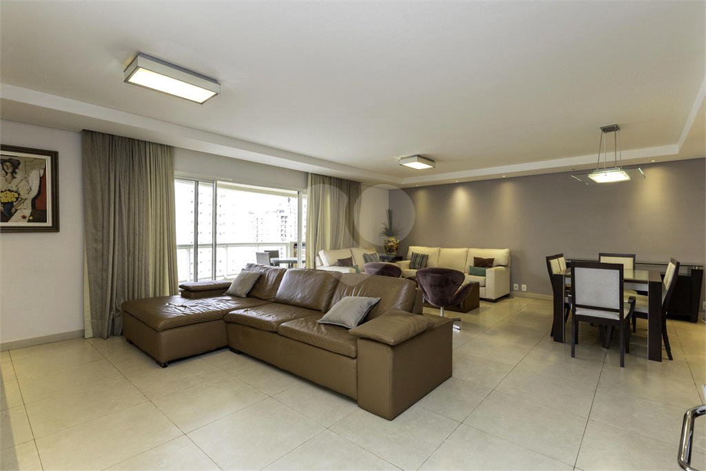 Apartamento - Perdizes - 3 Dormitórios - 180 m²