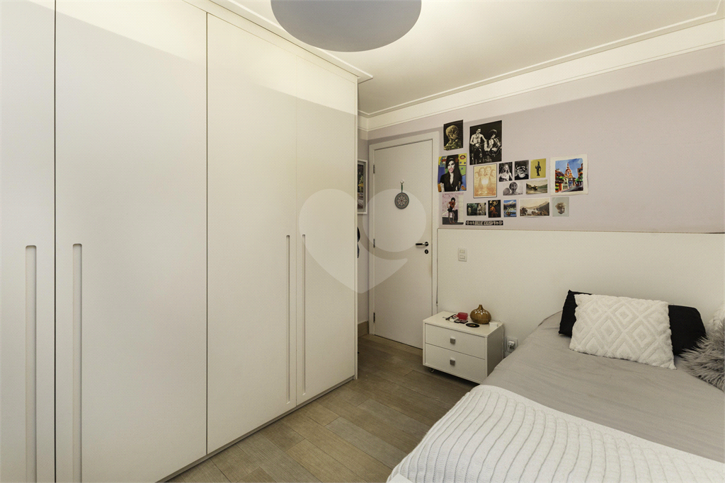 Apartamento - Perdizes - 3 Dormitórios - 180 m²