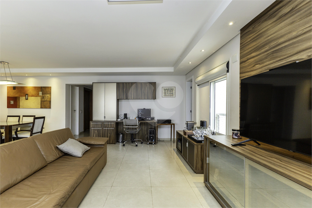 Apartamento - Perdizes - 3 Dormitórios - 180 m²