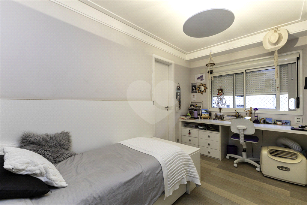 Apartamento - Perdizes - 3 Dormitórios - 180 m²