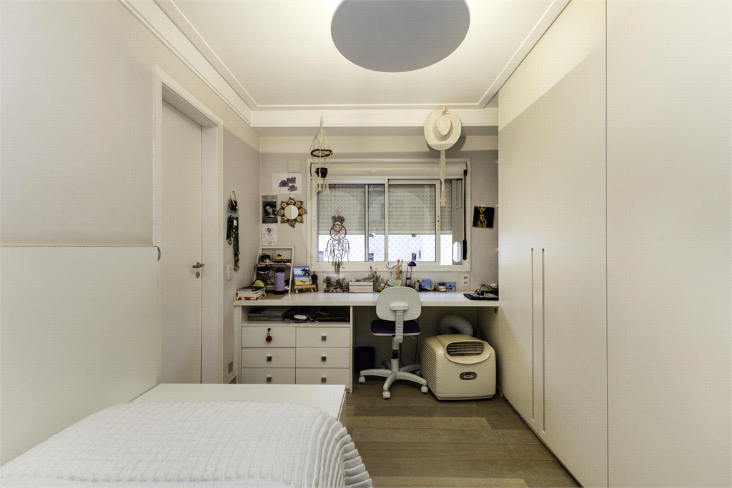 Apartamento - Perdizes - 3 Dormitórios - 180 m²