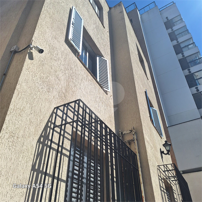 118 metros quadrados. Apartamento enxuto, andar térreo. sem lazer. Condomínio baixíssimo.