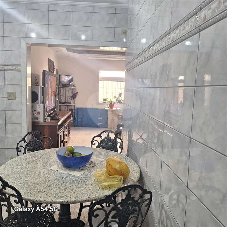 118 metros quadrados. Apartamento enxuto, andar térreo. sem lazer. Condomínio baixíssimo.