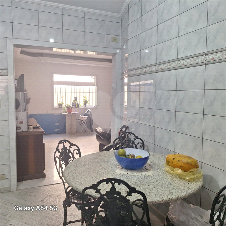 118 metros quadrados. Apartamento enxuto, andar térreo. sem lazer. Condomínio baixíssimo.