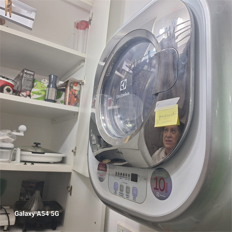 118 metros quadrados. Apartamento enxuto, andar térreo. sem lazer. Condomínio baixíssimo.