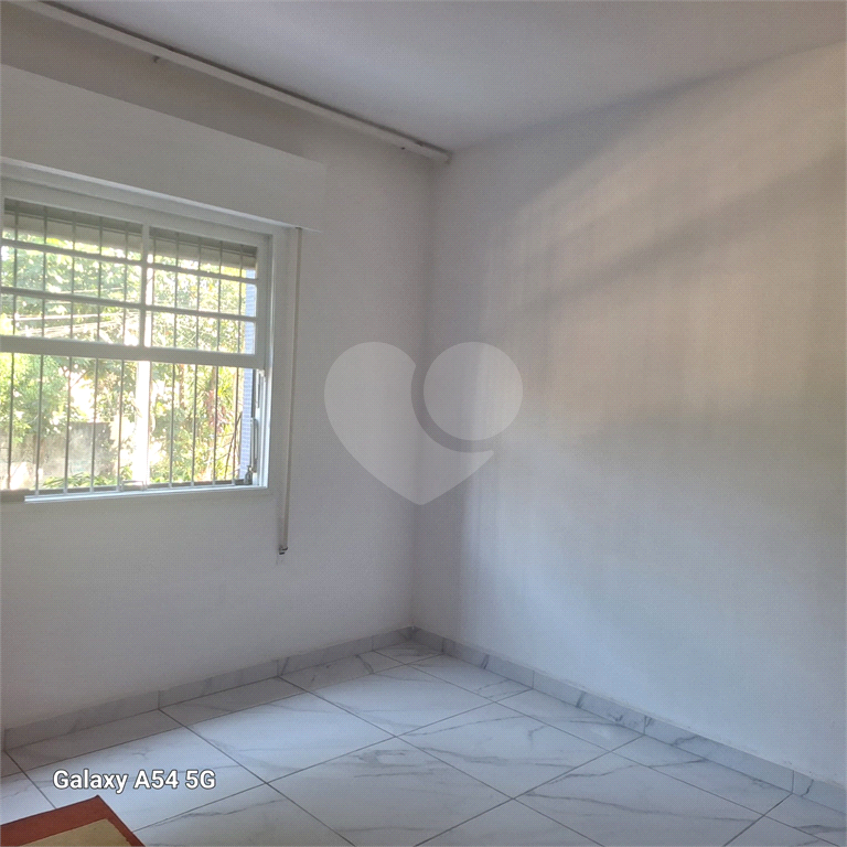 118 metros quadrados. Apartamento enxuto, andar térreo. sem lazer. Condomínio baixíssimo.