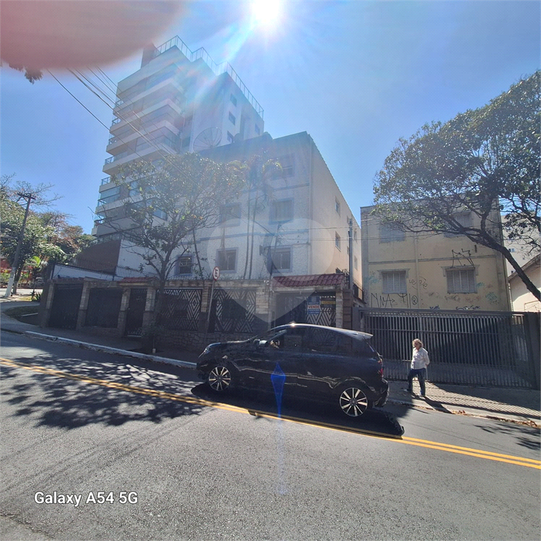 118 metros quadrados. Apartamento enxuto, andar térreo. sem lazer. Condomínio baixíssimo.