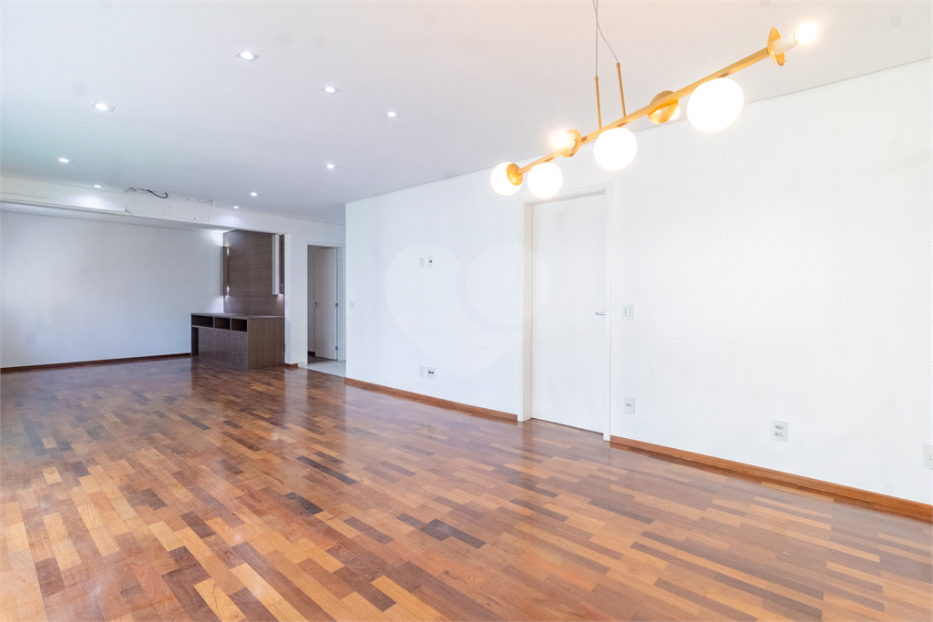Apartamento - Perdizes - 3 Dormitórios - 156 m²