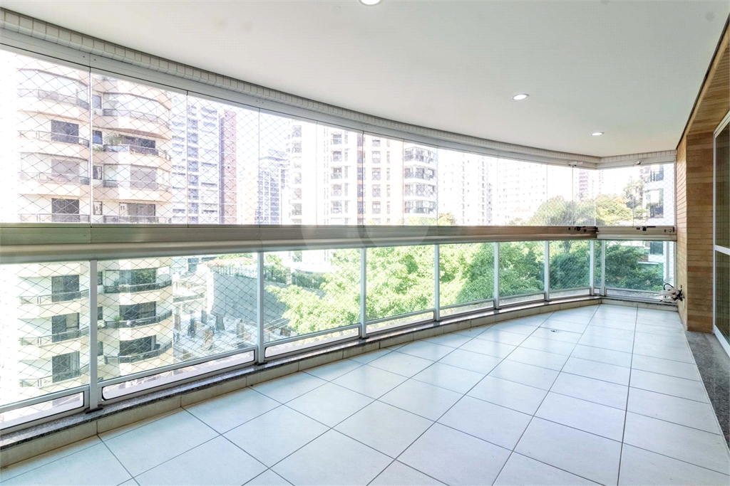 Apartamento - Perdizes - 3 Dormitórios - 156 m²