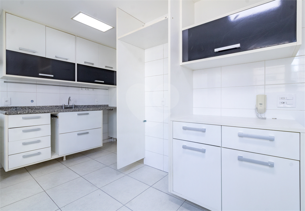 Apartamento - Perdizes - 3 Dormitórios - 156 m²