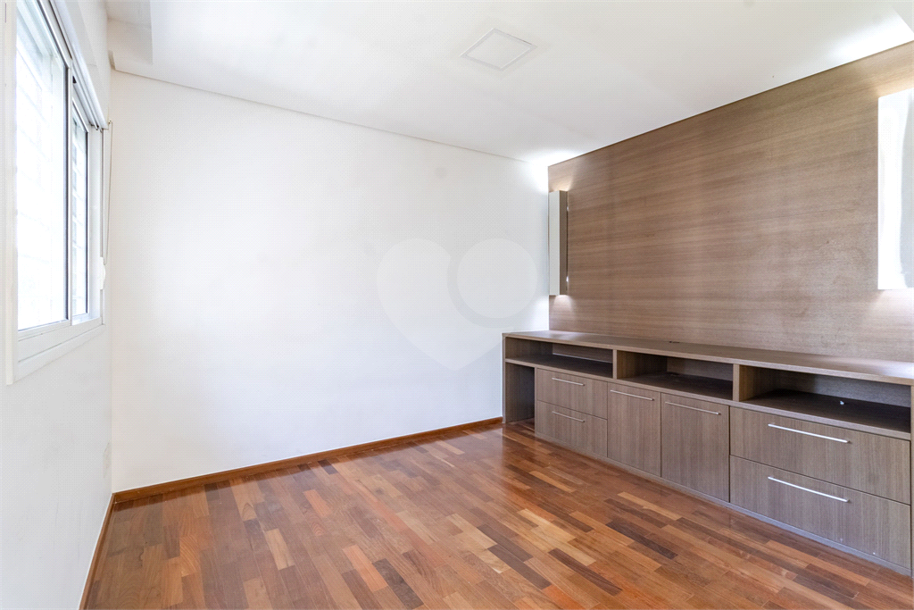 Apartamento - Perdizes - 3 Dormitórios - 156 m²