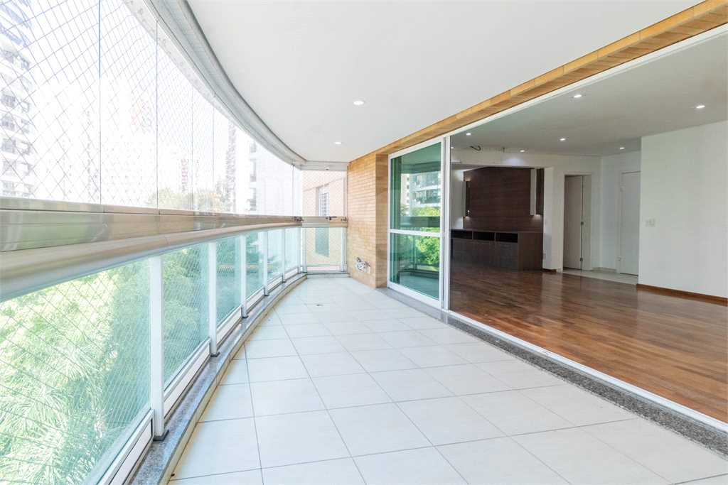 Apartamento - Perdizes - 3 Dormitórios - 156 m²