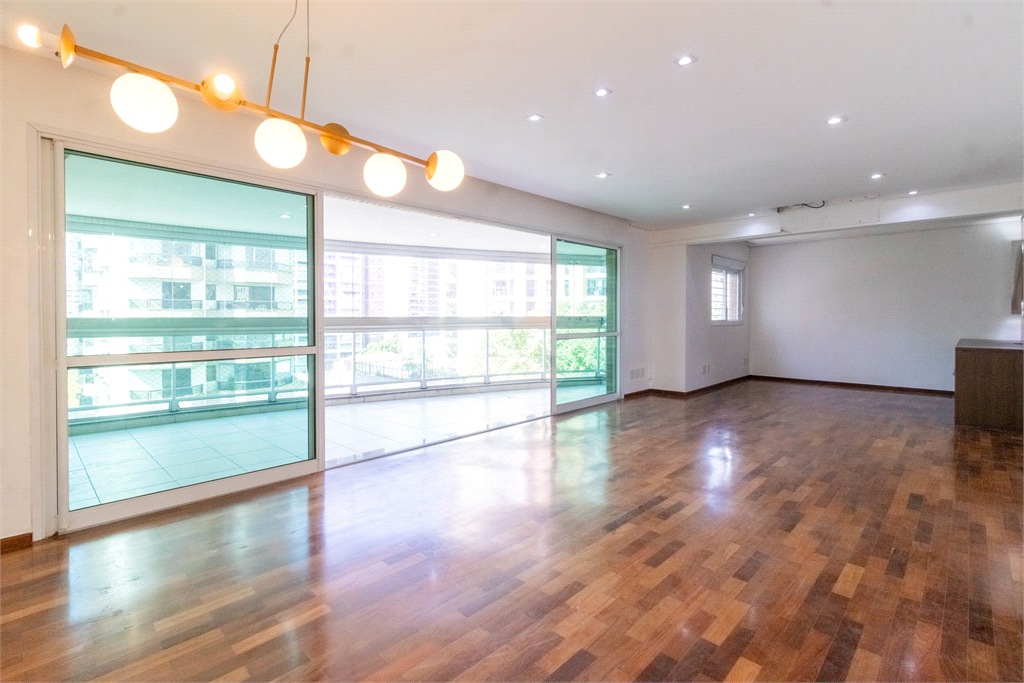 Apartamento - Perdizes - 3 Dormitórios - 156 m²