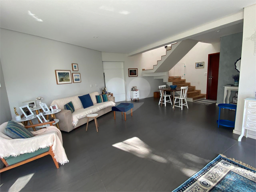 Casa de Condomínio à venda com 4 quartos, 210m² - Foto 3