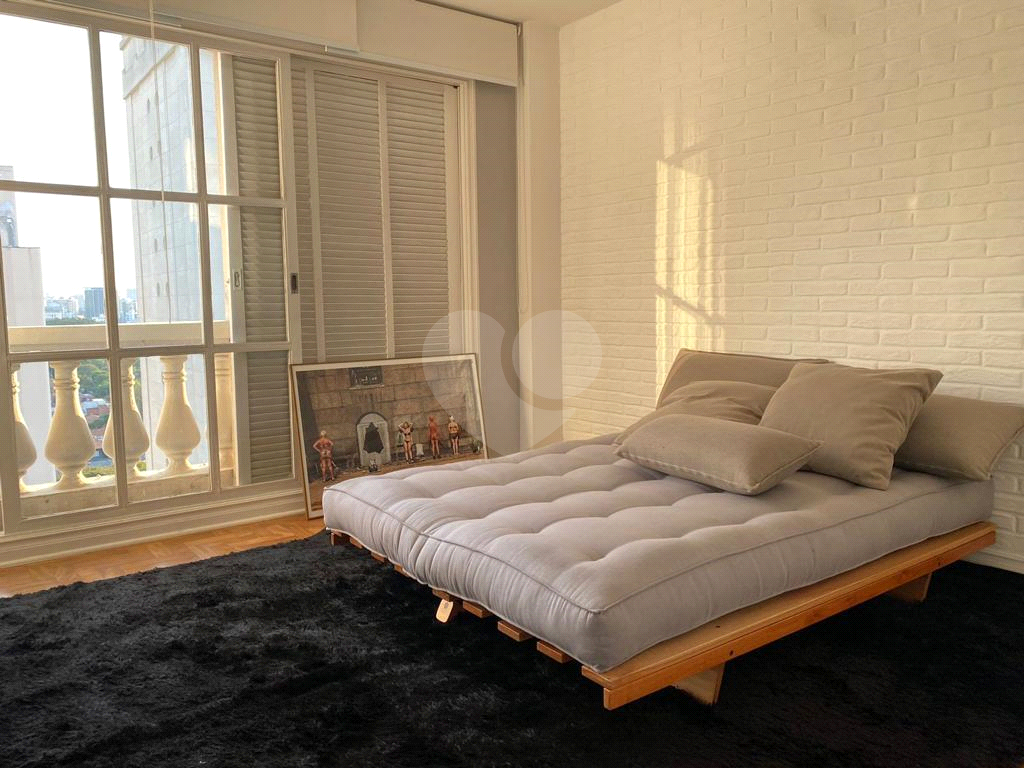 Apartamento Reformado com 2 Dormitórios à Venda no Jardim Paulistano – 96 m²