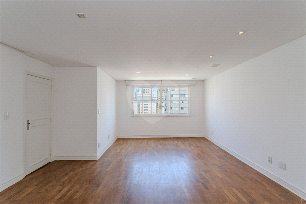 Apartamento Reformado com 2 Dormitórios à Venda no Jardim Paulistano – 96 m²